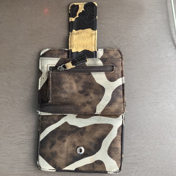 Tan and brown camo print wallet - Picture 3 of 15
